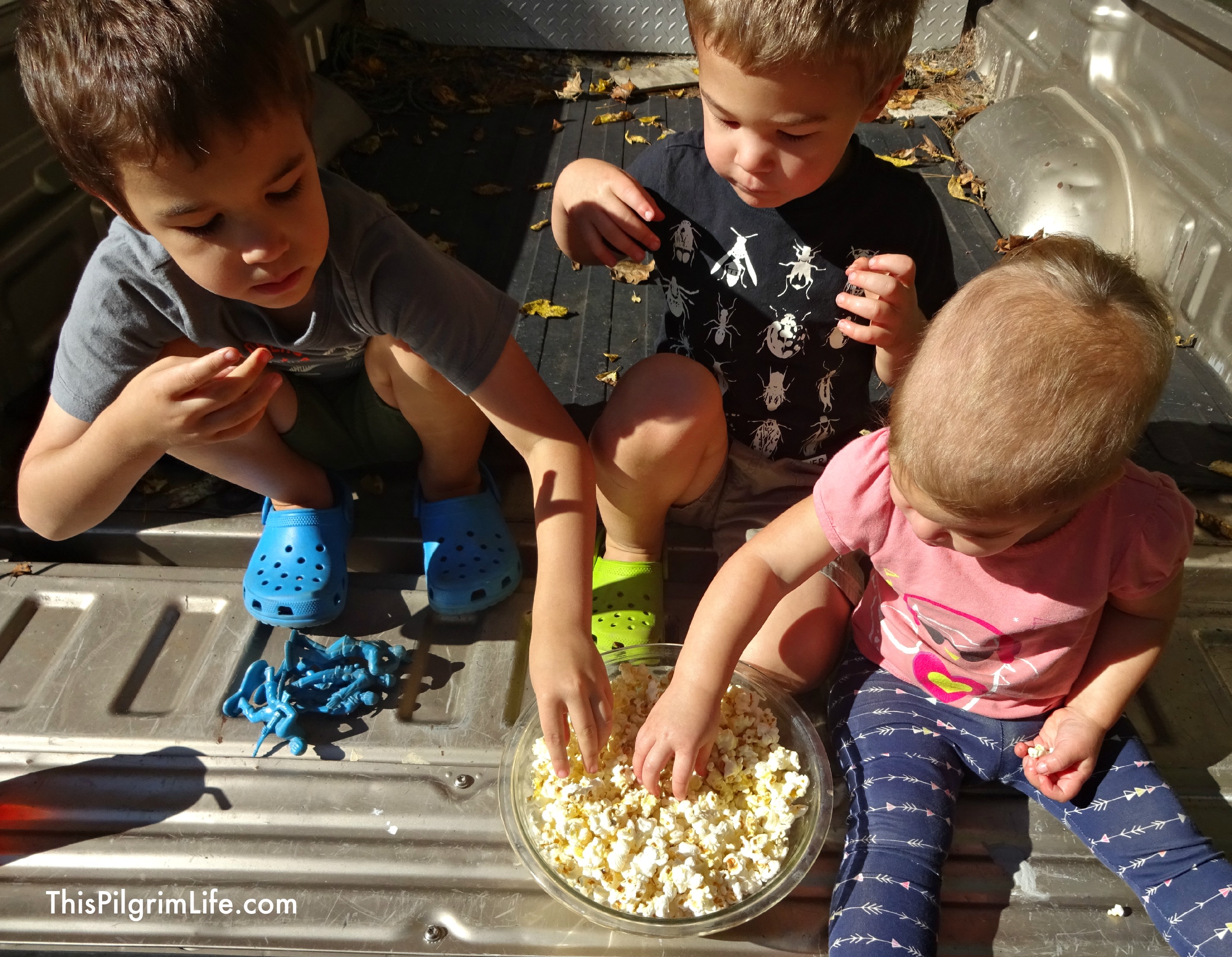 Free resources to help get your kids in the kitchen, and easy directions for stovetop popcorn.