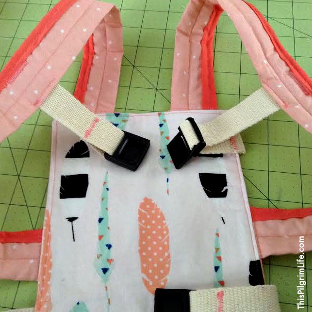 Follow these step-by-step instructions to make a baby carrier for a toddler. Just like mom's!