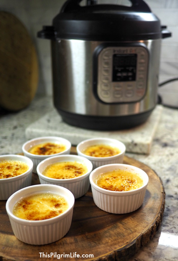 This Instant Pot crème brûlée is AMAZING! You can't even tell that it is naturally sweetened and has a reduced sugar content! 