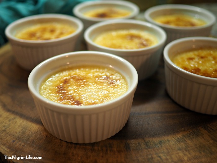 This Instant Pot crème brûlée is AMAZING! You can't even tell that it is naturally sweetened and has a reduced sugar content! 