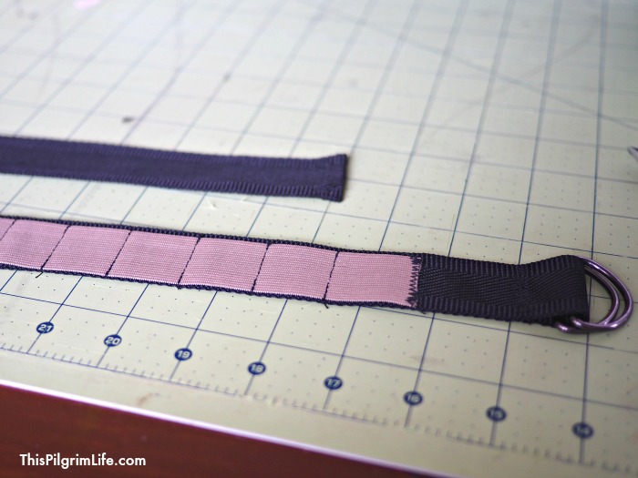 Keep all your darts in reach for your next nerf battle with this DIY dart belt! A quick and easy project for any sewing level! 