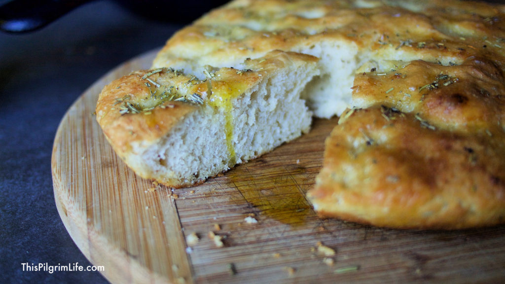 Delicious, airy focaccia bread, crisp on the outside and soft on the inside, is possible in one hour thanks to the Instant Pot. One-hour focaccia bread is going to be a staple from now on!